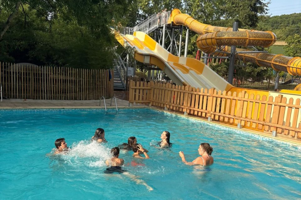 actudijon's tweet photo. Canicule : ce parc de Côte-d'Or ouvre sa piscine et ses toboggans aquatiques plus tôt que prévu
https://t.co/IIqNfU2a9h https://t.co/0k0X3S7bMN
