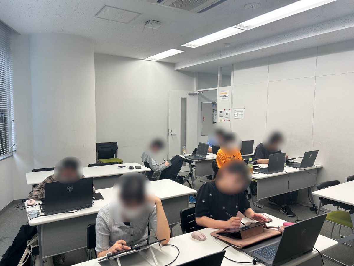 human_kago40's tweet photo. ━━━━━━━━━━━━━━━
🖌️マンガ・イラストカレッジ🖌️
担任ゼミの様子をお届け！
━━━━━━━━━━━━━━━
実際に仕事の依頼を受けた想定で制作中！

ただ作品を作るのではなく「依頼内容を理解」「納期を守る」「相手に伝わるデザイン」を意識することが大切💡

みんな神経な表情で試行錯誤しています…👀