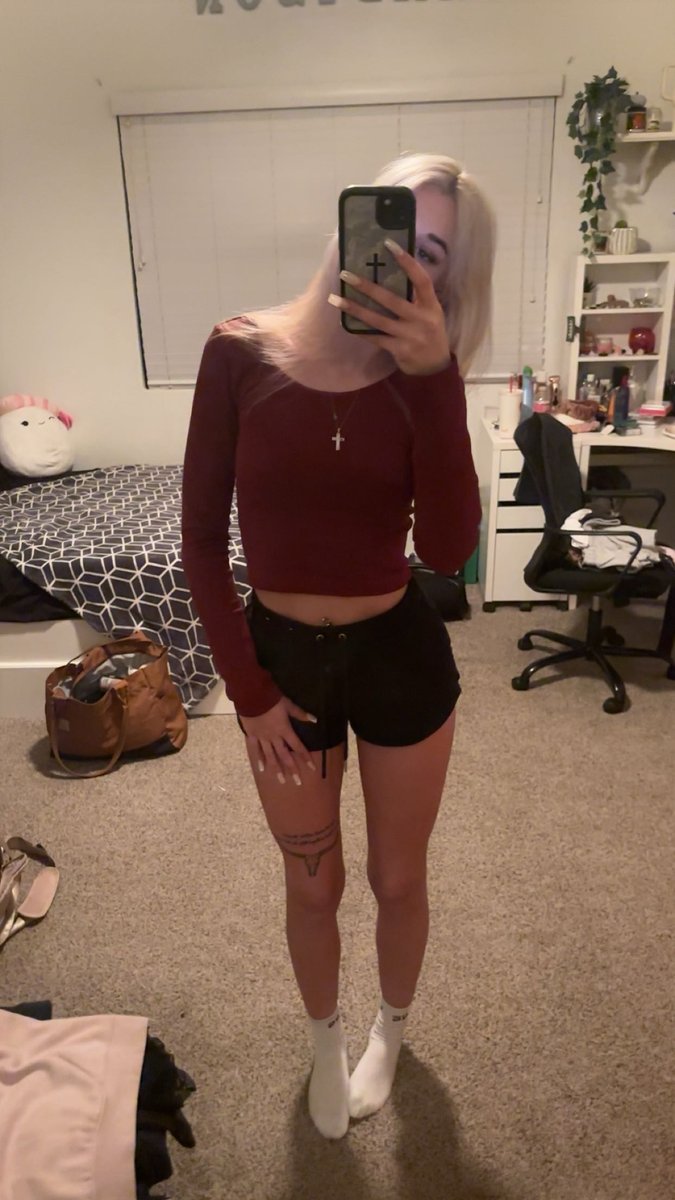 mads2bad's tweet photo. Someone come talk to me im bored https://t.co/snA4r6Owoc