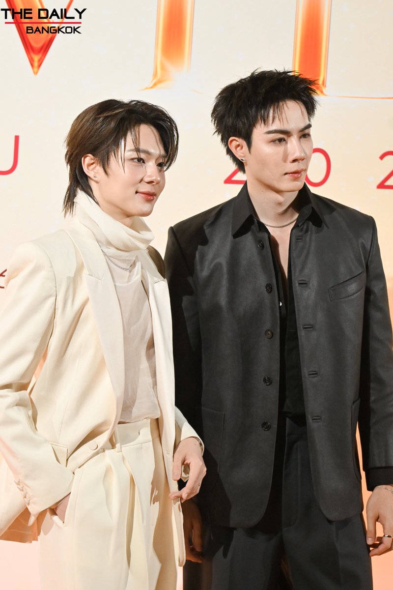 thedailybkk's tweet photo. "ซี - นุนิว" ร่วมเดิน GOLDEN AMBER CARPET ในงาน 
DMD LINE UP 2026 “𝗧𝗛𝗘 𝗥𝗜𝗦𝗘 𝗖𝗢𝗡𝗧𝗜𝗡𝗨𝗘𝗦” 

ZEENUNEW ERA ASCENDS
DMD THE RISE CONTINUES
#ZeePruk #NuNew 
#zeeNunew #ซีนุนิว
#DMDLINEUP2026 https://t.co/xyGayzMgol