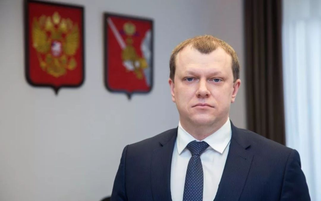 NewsRealna's tweet photo. ❗️In occupied #Mariupol, residents are discussing the disappearance of “mayor” Anton #Koltsov from the public spotlight. 

Since early June, he has remained silent on the explosions in the port, widespread power outages, and the city’s fuel crisis. https://t.co/b38m0zihCi