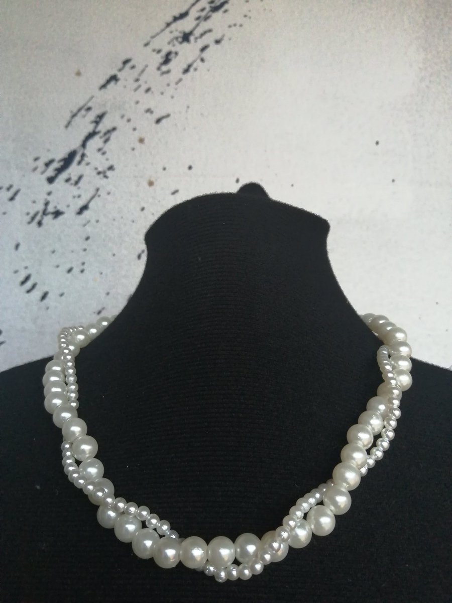 Aikaystores's tweet photo. People often see the finished piece but not the hours of planning, sorting, and assembling that go into it.

Handmade creations are a labor of love. ✨

That's one of the reasons I enjoy bead-making so much.

#BeadMaking #HandmadeJewelry #AikayStores #CreativeJourney https://t.co/wZ7uObAXc3