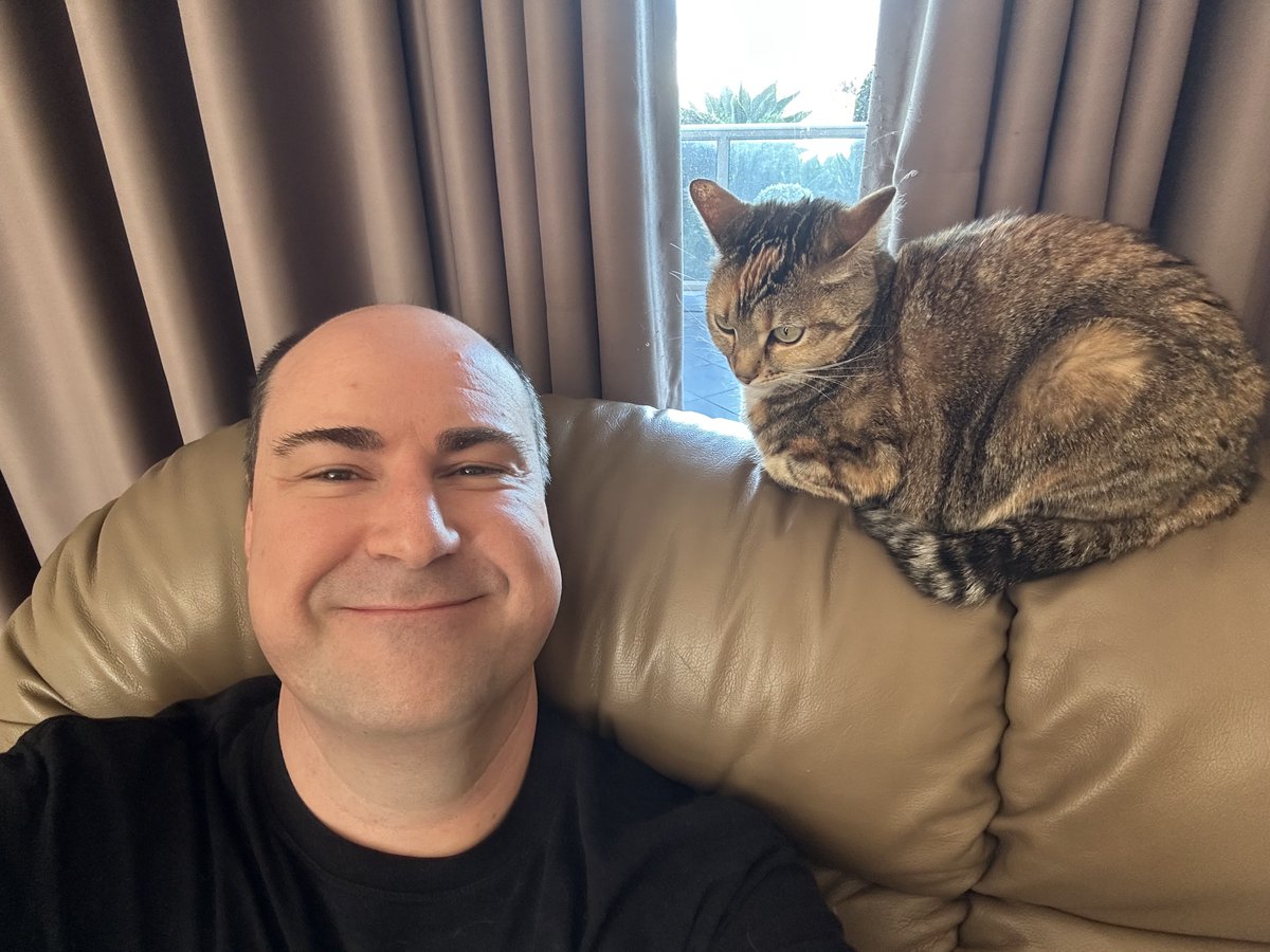 madthinus's tweet photo. Kitty selfies https://t.co/IyAqCxJw9P