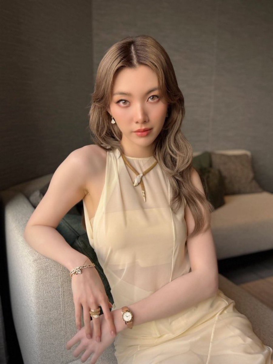 McmxcixPiv's tweet photo. คุณหนูบ้าน🐍สิแกร

ORM FRIEND OF BVLGARI
#ORMxBvlgariHighJewelrySG https://t.co/JxnaT7KWW0