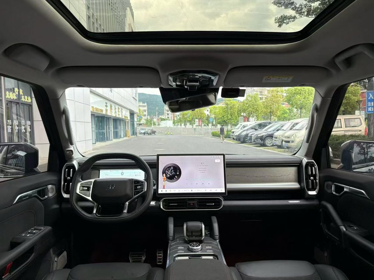 FumanTrading's tweet photo. 16.500.000 Fcfa sous douane

Jetour Traveler 2.0t 2024 4x4, toit ouvrant automatique, sièges électriques, peinture d'origine sans rayures et seulement 25000 km au compteur. Idéal pour ceux qui ont besoin d'une transmission à quatre roues motrices. Également disponible en gris. https://t.co/xf4gOwYlyY