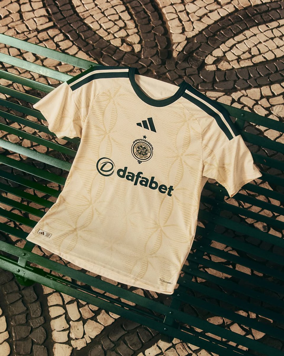 B24PT's tweet photo. O novo terceiro equipamento do Celtic é inspirado na calçada da entrada do Jamor, em celebração dos 60 anos da conquista da Taça dos Campeões Europeus lá. https://t.co/IsQpFLImYd
