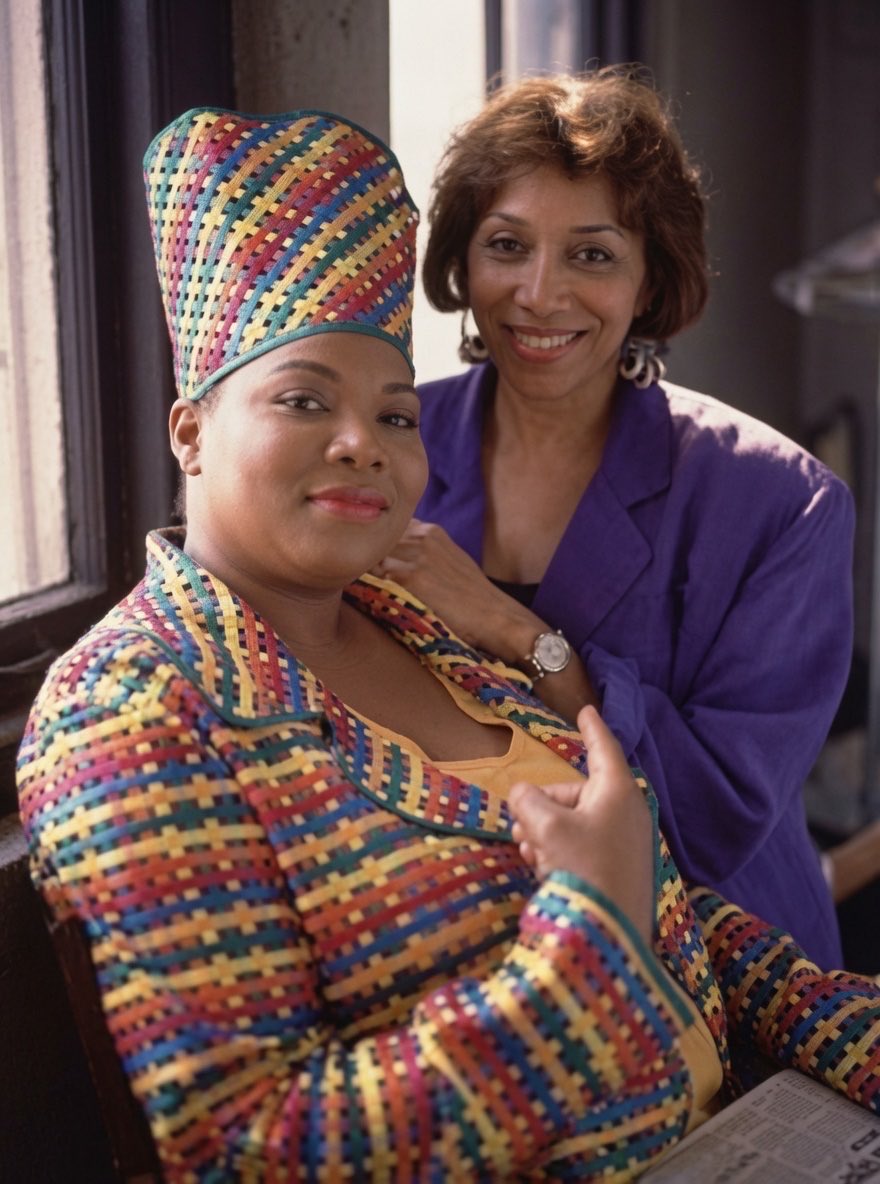 charlesmore25's tweet photo. Queen Latifah posing alongside her mother, Rita Owens (1991) https://t.co/PrDvOdjeUD