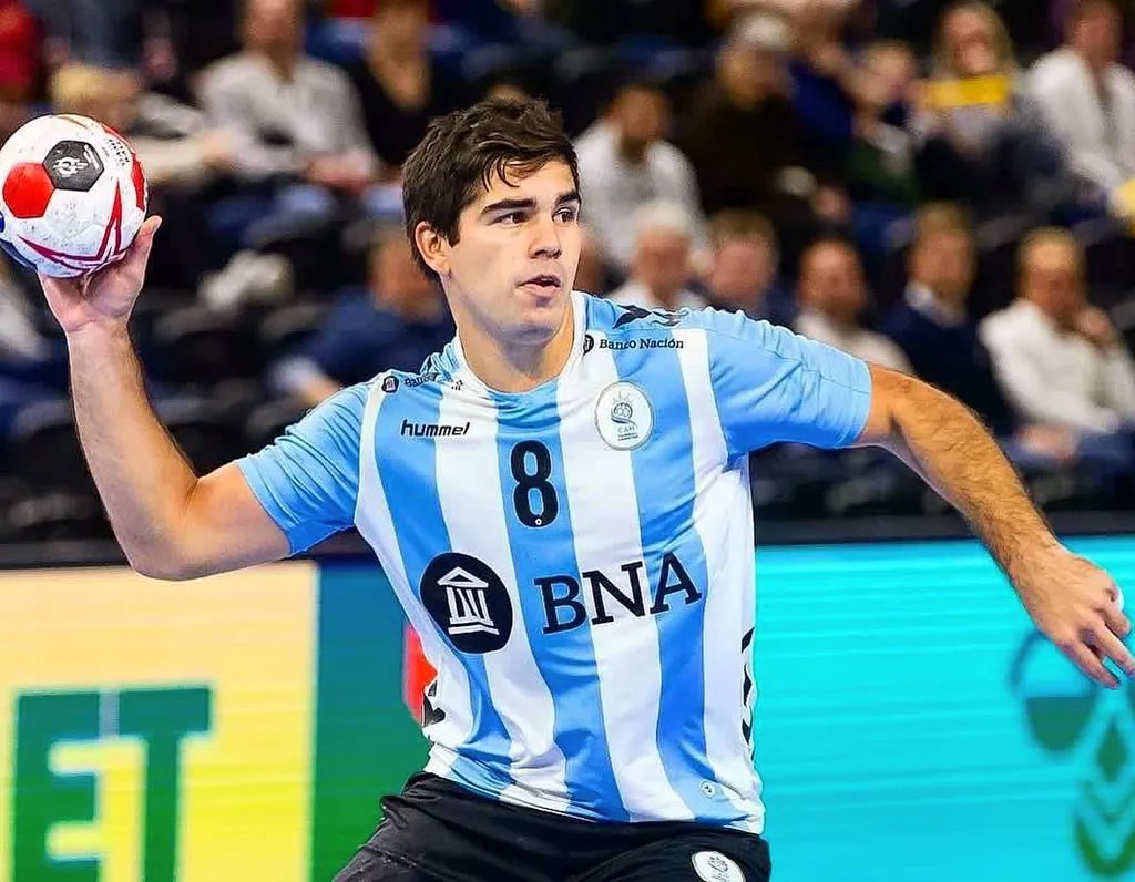 Andreaa_cueva's tweet photo. ‼️🚨YA DISPONIBLE
En mi canal de youtube entrevista a @Pablitosimon jugador profesional de balonmano de @AngelXimenezBM y de @CAHandball 

🚀Él nos cuenta su historia y cómo es venir y desarrollar una carrera deportiva tan lejos de casa

📲Enlace: https://t.co/4VIoDrcw4Y https://t.co/x3BhjnM60u