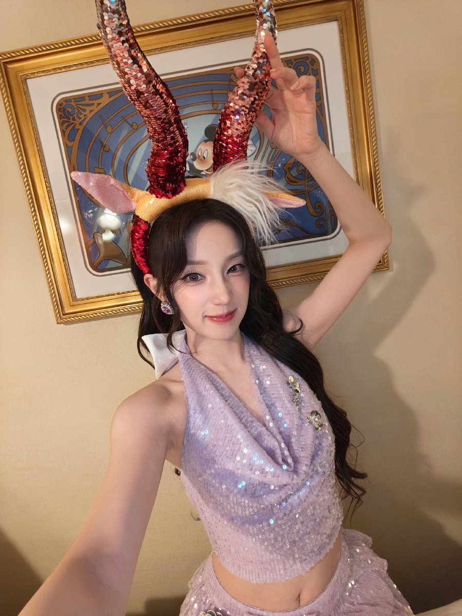 yuqipictures's tweet photo. 260618 #YUQI WEIBO

💙🩵💜🎁🐰
Special memory 🔮 ​​​

#우기 #宋雨琦 https://t.co/S4qBvCRDMD