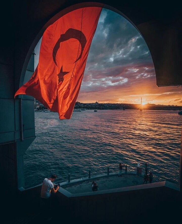 rodyasair's tweet photo. Seninle övünürüm, senin gölgende hürüm https://t.co/97wOoLO14X
