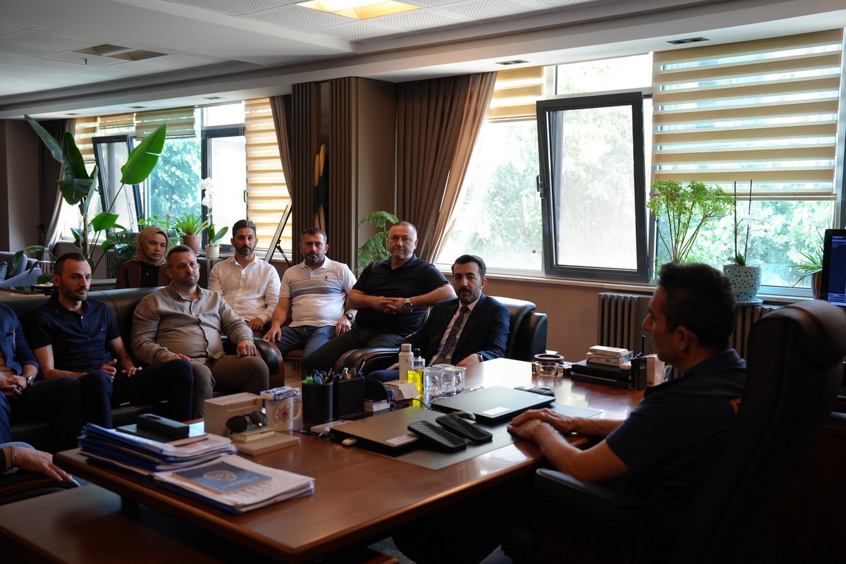 SugiadS's tweet photo. Sultanbeyli İlçe Emniyet Müdürümüz Sayın Zafer Mete’yi, SUGİAD Yönetim Kurulu heyetimizle makamında ziyaret ettik.

İlçemizin güvenliğine ve sosyal refahına yönelik değerlendirmelerde bulunduğumuz verimli bir görüşme gerçekleştirdik. Şehrimizin huzuru için fedakarca görev yapan emniyet teşkilatımıza ve Sayın Müdürümüze nazik ev sahiplikleri için teşekkür ederiz.
Çalışmalarında başarılar dileriz.
