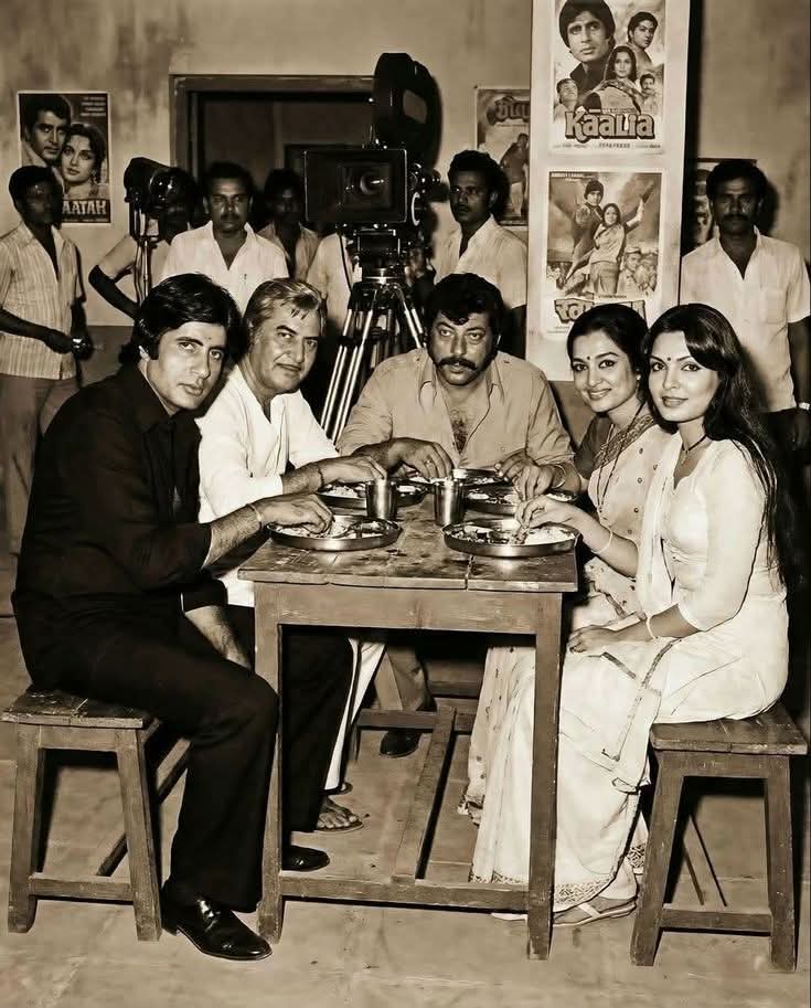 PatodiaMukesh's tweet photo. @SrBachchan Pic दुर्लभ https://t.co/wrk8izaOcX