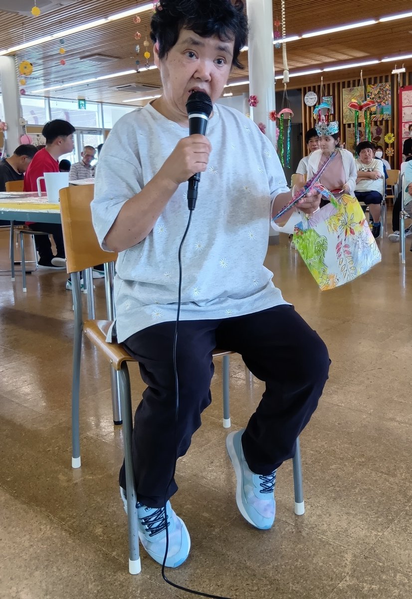 powers_yamada's tweet photo. 6月の誕生日会を開催

誕生日の方々をお祝いした後は、カラオケとレクリエーションを楽しみました

思い思いの歌を歌った後は、ダンボールたおしゲームをしました
「やりたい方！」と募ったら、次から次へと手があがり、大盛況のレクリエーションでした https://t.co/v7zWjOc6Kc