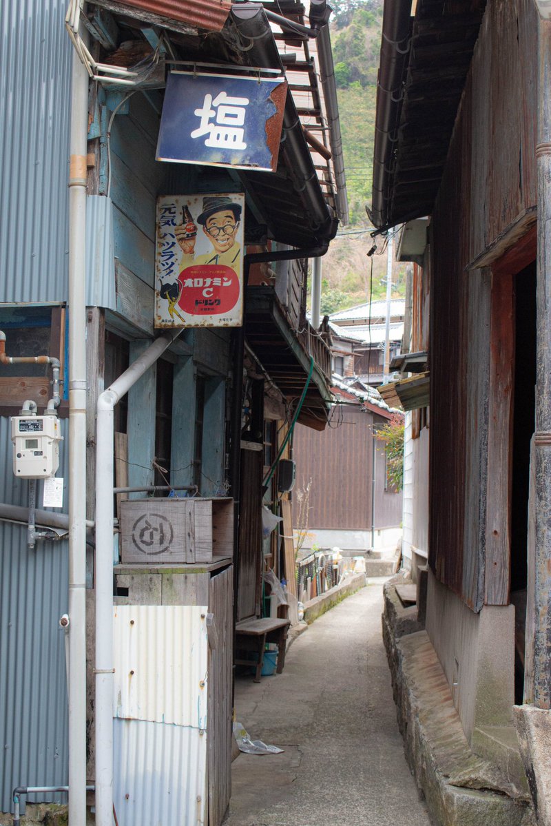 minas215's tweet photo. この路地に出会ったときの感動ったら。 https://t.co/ZMIqQmldpo