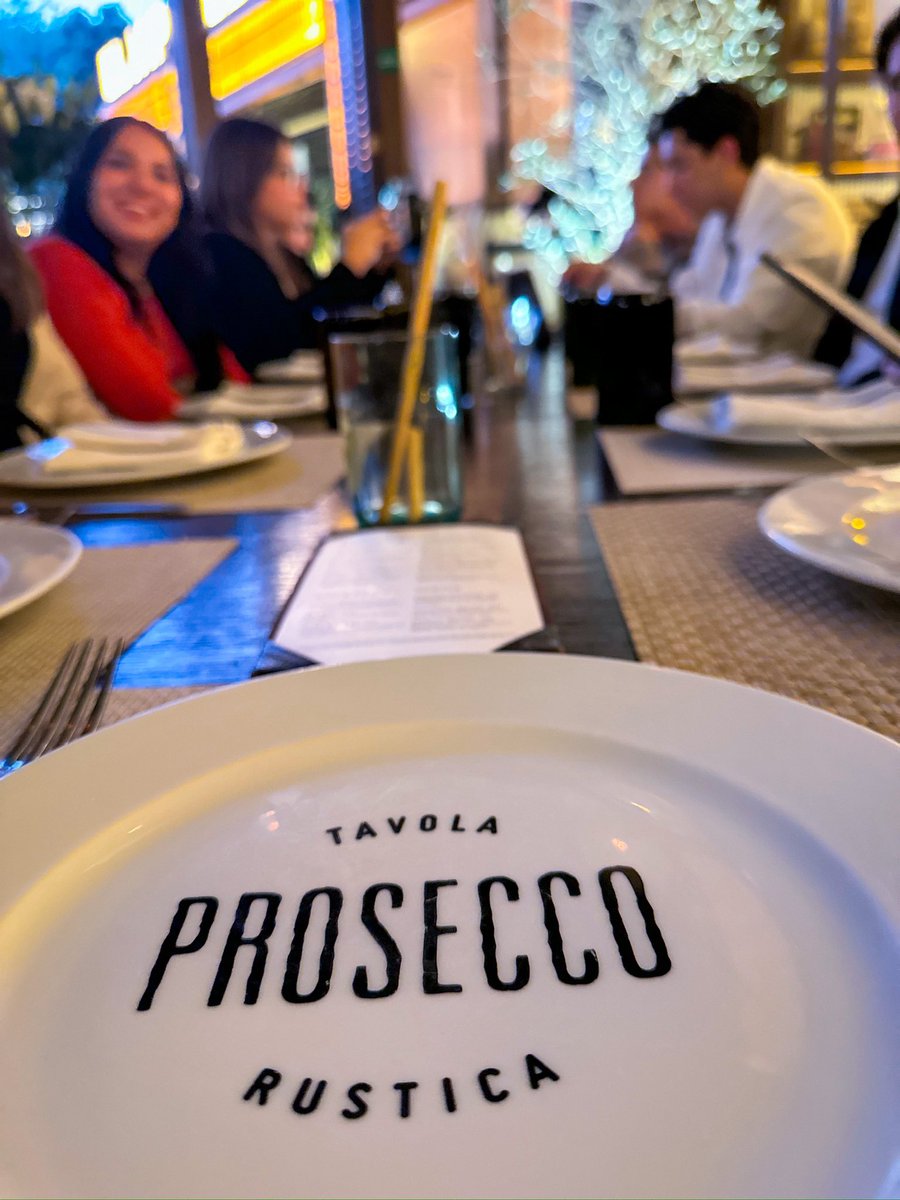 alejolima's tweet photo. #Enjoy 🦁
#Restaurantes 🍽️ #Prosecco 🍷#OasisCoyoacán ⛲️ #Coyoacán 🐺 #CDMX 🚇 #Noviembre2025 🔙 https://t.co/e7rTsbAydZ