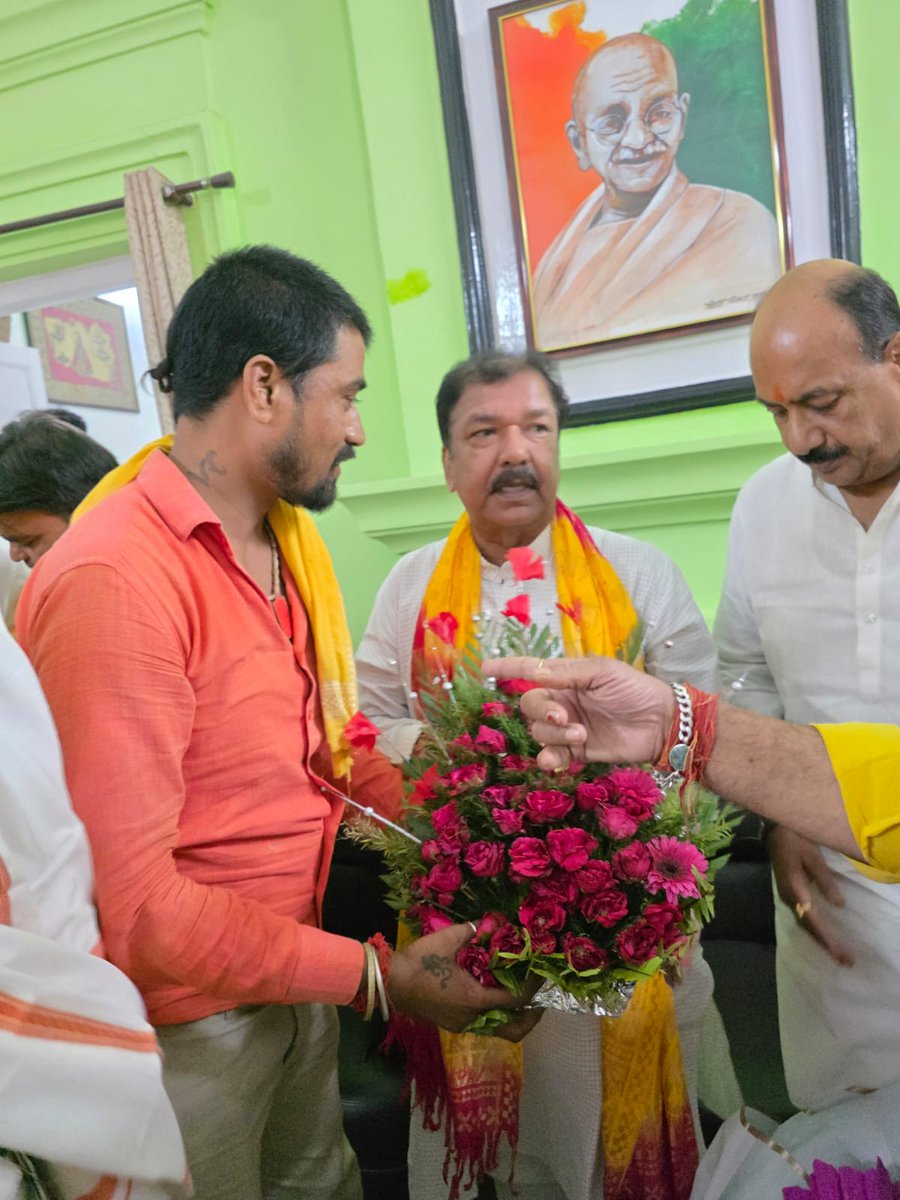 chubay_vikash's tweet photo. बाबा गरीब नाथ की धरती मुजफ्फरपुर सर्किट हाउस में बिहार सरकार के राजस्व एवं भूमि सुधार मंत्री मुजफ्फरपुर जिला के प्रभारी मंत्री माननीय Dilip Jaiswal जी का स्वागत अभिनंदन करते हुए!🙏💐
Hari Mohan Chaudhary Yachna Shahi BJP Bihar Bjp Muzaffarpur बैरिया मुज़फ़्फ़रपुर https://t.co/vrkQMUVTdI