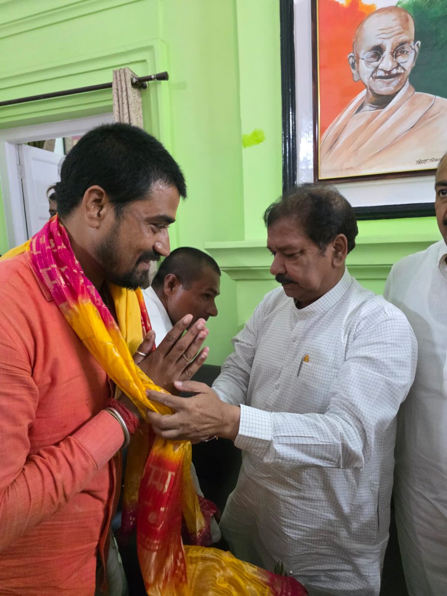 chubay_vikash's tweet photo. बाबा गरीब नाथ की धरती मुजफ्फरपुर सर्किट हाउस में बिहार सरकार के राजस्व एवं भूमि सुधार मंत्री मुजफ्फरपुर जिला के प्रभारी मंत्री माननीय Dilip Jaiswal जी का स्वागत अभिनंदन करते हुए!🙏💐
Hari Mohan Chaudhary Yachna Shahi BJP Bihar Bjp Muzaffarpur बैरिया मुज़फ़्फ़रपुर https://t.co/vrkQMUVTdI