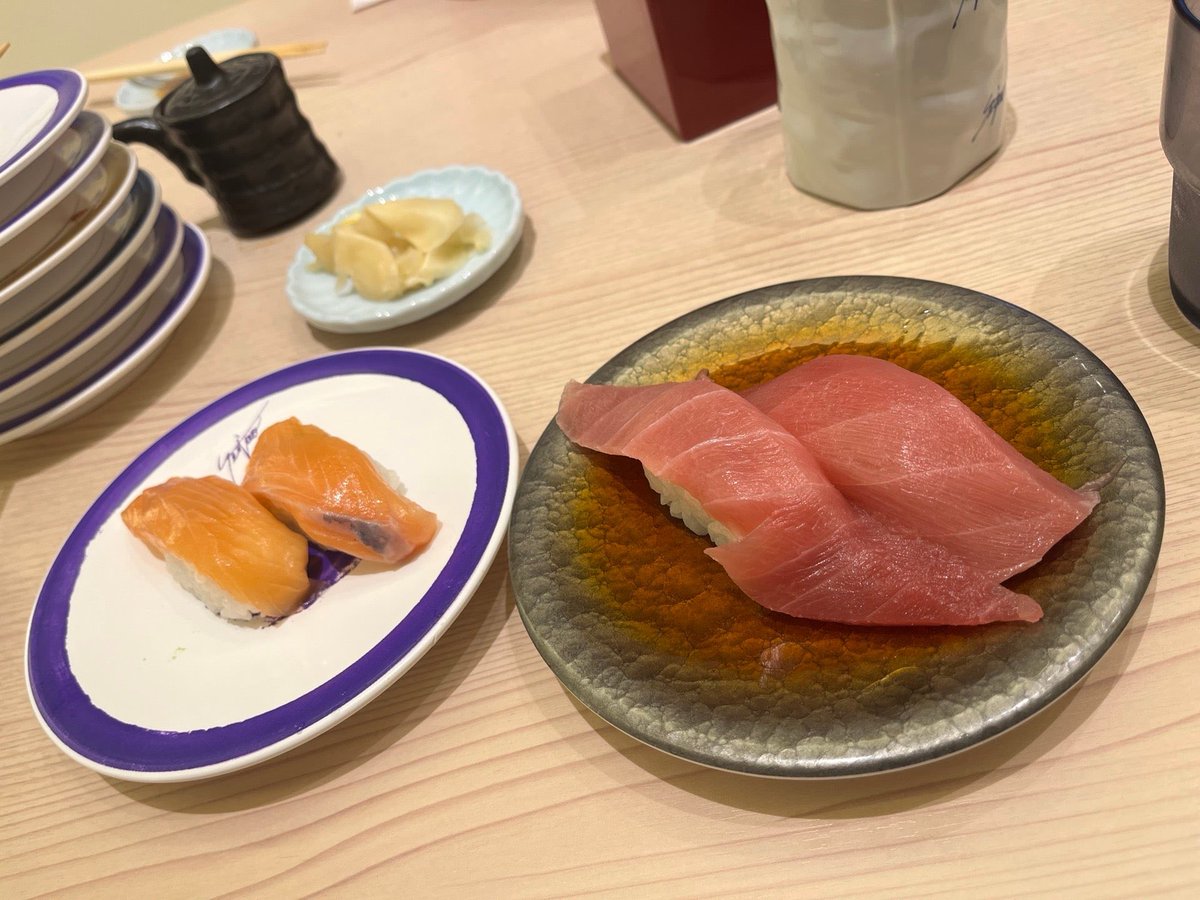buryont's tweet photo. 今年はサーモンも半額で◎
相変わらず美味すぎる https://t.co/iUYge55EF5 https://t.co/sCpkq0Alu6