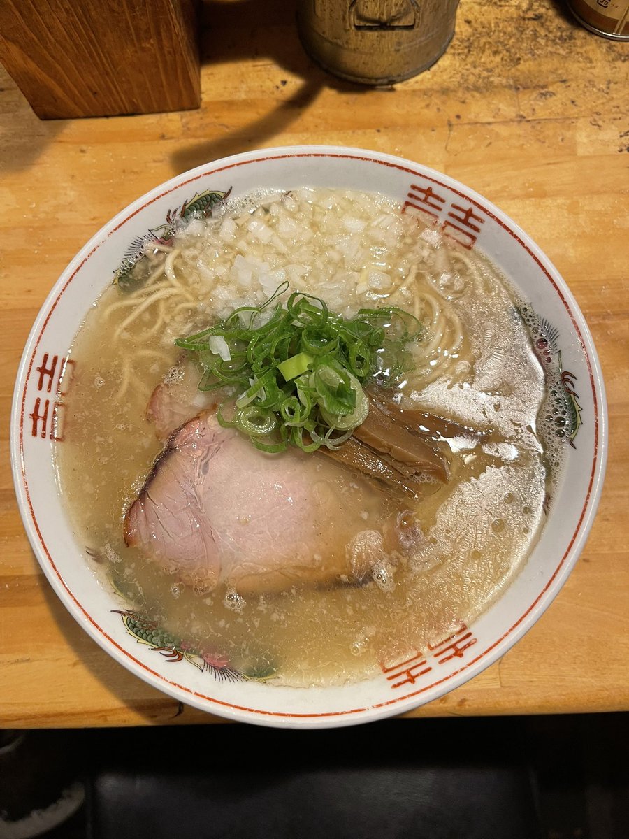 NARUTOmoMENMAmo's tweet photo. 18:40〜22:00

塩ラーメン（明日もこれ）

鶏白湯＋魚介出汁のダブルスープ
魚介は煮干し、サバ節、宗田節、昆布 https://t.co/aU6zgnfbZY