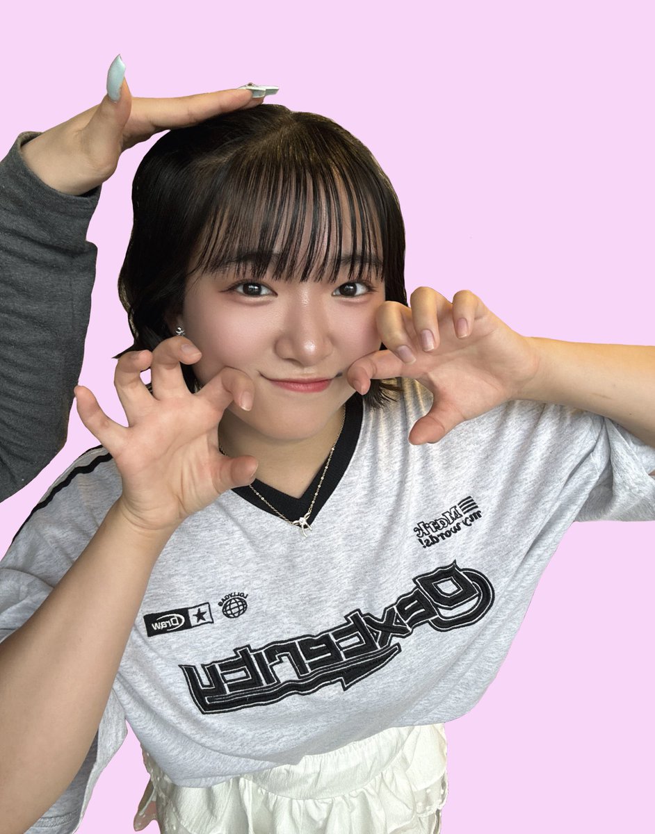 HINA_asatsuki's tweet photo. 高校からの親友が、髪とメイクしてくれた🎶💖 https://t.co/BYnA4yEyIF