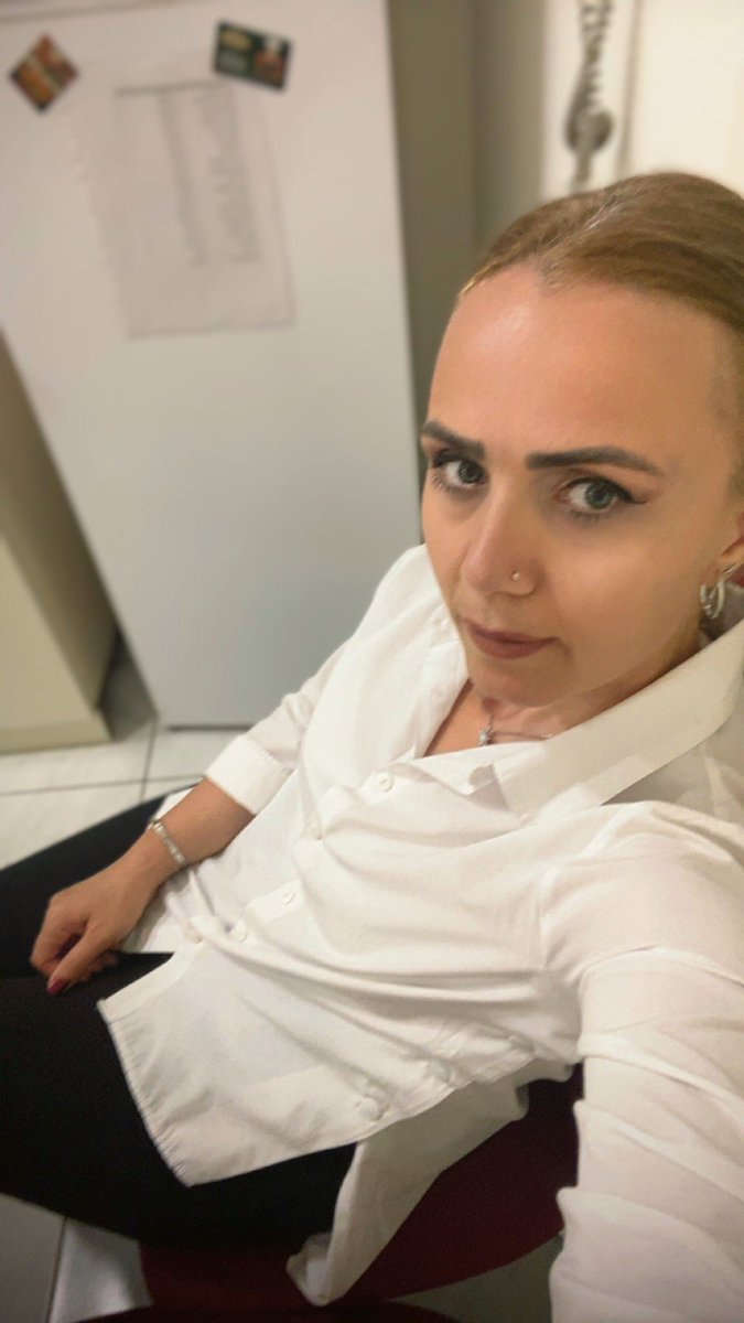 leila_nx's tweet photo. Çalışıyor Gibi Yapalım Kimse Görmeden :) 🫣🤓 👀
Kendime de Kahve Yaptım İçtim Elbette 😎☕️
#calisma #tbt https://t.co/zYjd8uyCmT