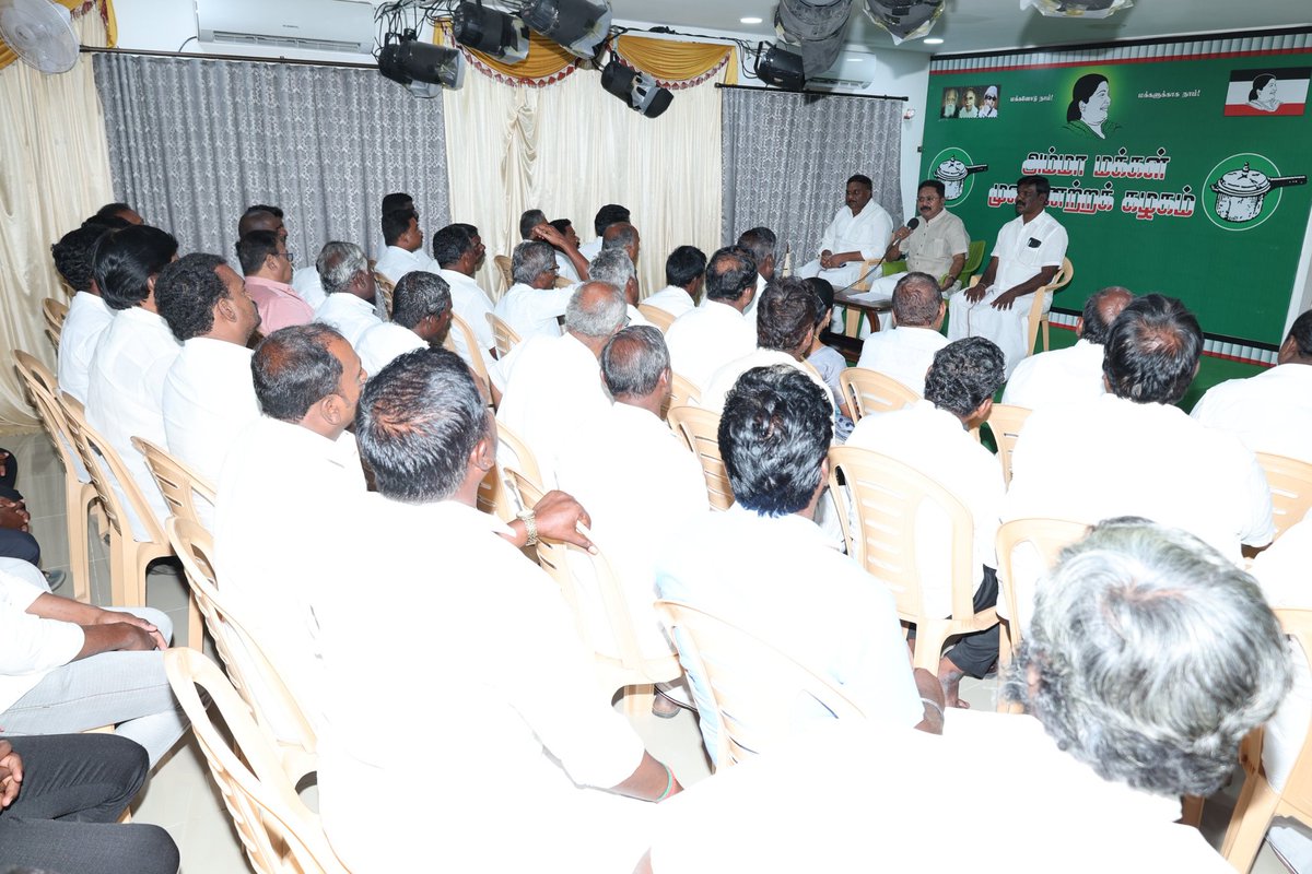 AMMKITWINGoffcl's tweet photo. #AMMKupdates
கழகப் பொதுச் செயலாளர் திரு. #TTVDhinakaran அவர்களின் தலைமையில்..
ஒருங்கிணைந்த சேலம் மாவட்ட நிர்வாகிகளின் ஆலோசனை கூட்டம் இன்று தலைமைக் கழகத்தில் நடைபெற்றது https://t.co/2UuKaz2roe
