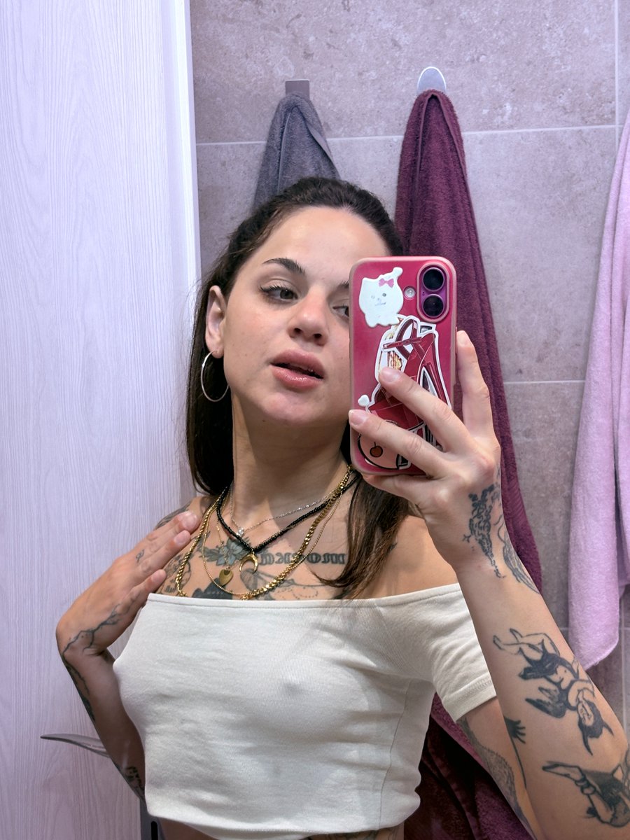 SweetyStarGirly's tweet photo. if canada wins tonight i’ll show you what’s under my shirt 🇨🇦🫣 https://t.co/9FZ8ZImA05