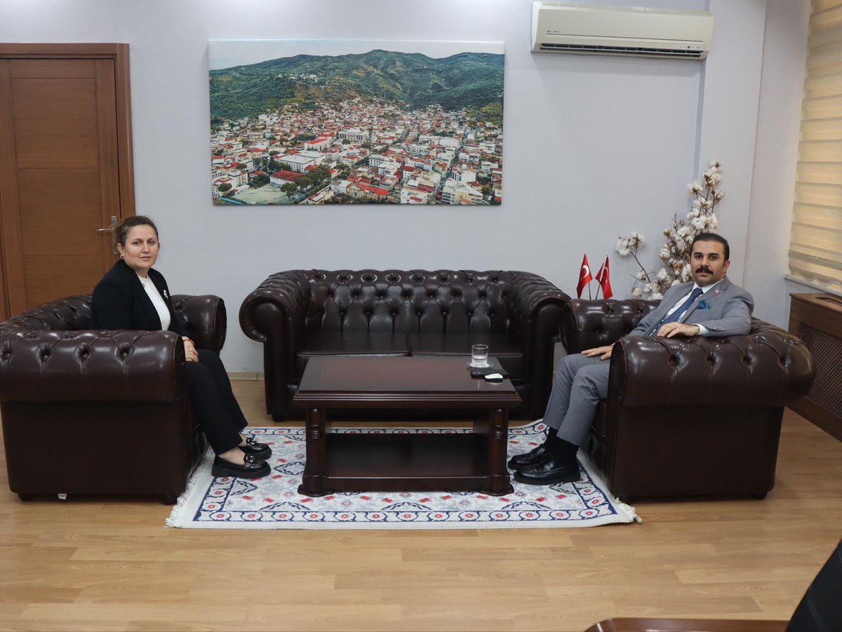 TCKocarli's tweet photo. Aydın İl Kültür ve Turizm Müdürü Havva Seçer Sağınç, 
Kaymakamımız Sn. Ramazan TAŞKIN’ı makamında ziyaret etti. https://t.co/C2gSiXfn7X