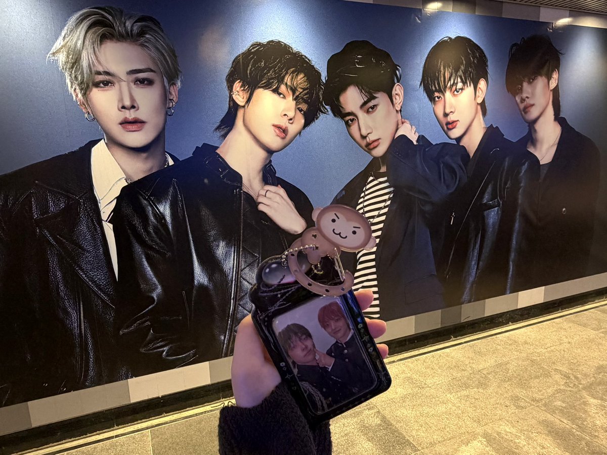 dearctz's tweet photo. got to see the huge #AND2BLE banner at shibuya station japan today 
ﾔｯ*｡٩(ˊᗜˋ*)و*｡ｯﾀｰ!
nichojoo at the scene of the crime (i’m seeing &amp;team tonight) https://t.co/mKttdwsBSg