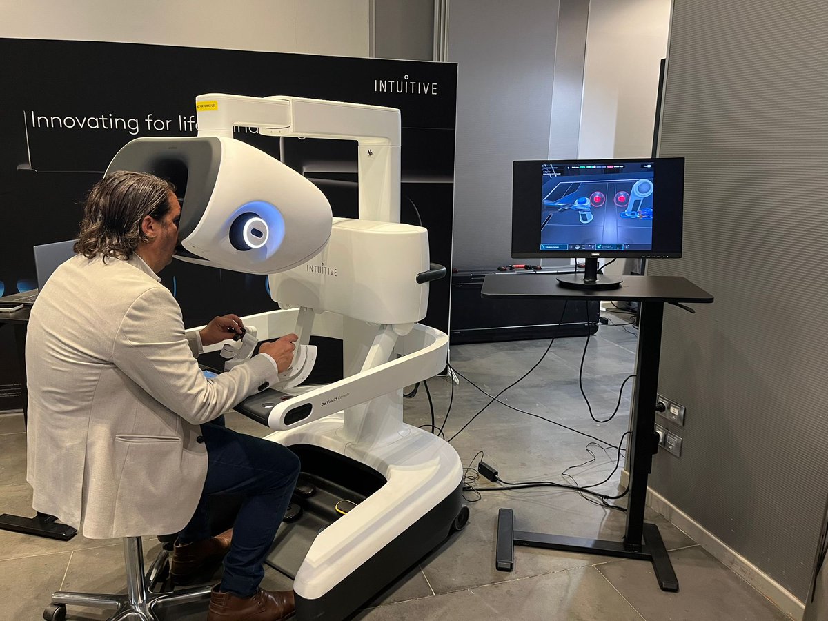 JASalceda's tweet photo. Going Robotic. @ILLS_LAPLIVER 
#Malaga #Spain https://t.co/XQLPsWEcnJ
