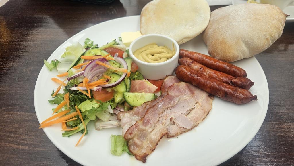 Pogotowie_IT's tweet photo. Śniadanie w trasie 🚗
#Sphinks #BestMorning
Grillowany boczek 🥓, grillowane kiełbaski, sałatka wegetariańska 🥗, bułka pita 🥖 z masełkiem i herbata ☕ https://t.co/8VlkhZVSHJ
