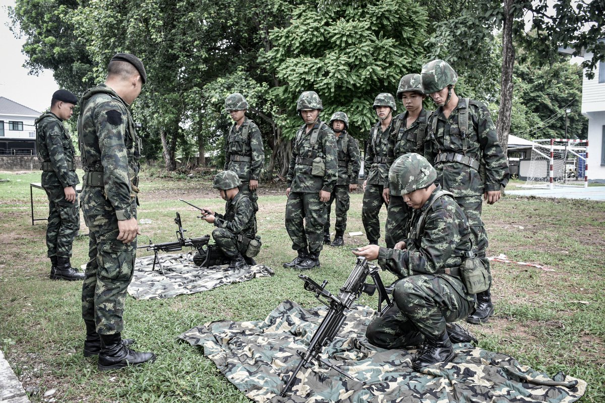 Infantry3rd's tweet photo. " ปืนเล็กกล M249 (Minimi)"
หน่วยฝึกทหารใหม่เฉพาะหน้าที่ กองพันทหารราบที่ 3 กรมทหารราบที่13 ดำเนินการฝึกหารใหม่เฉพาะหน้าที่ ในเรื่องวิชาอาวุธศึกษา ปืนเล็กกล M249 ในเรื่องการถอดประกอบ และการแก้ไขเหตุติดขัด เพื่อให้น้องทหารใหม่เข้าใจ และสามารถปฏิบัติได้อย่างถูกต้องตามหลักยุทธวิธี https://t.co/q2koddSKJI