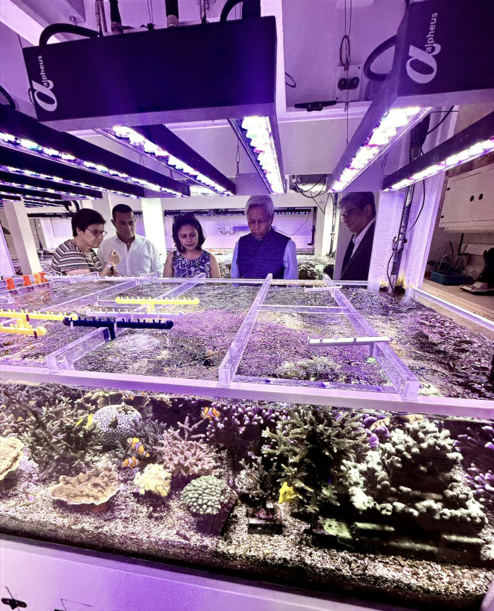 GvtMonaco's tweet photo. Visite du Centre Scientifique de Monaco par une délégation de Ashoka University de Delhi

A la suite d’une visite effectuée par l’Ambassade de Monaco en Inde auprès de Ashoka University, une délégation de cette université s’est rendue en Principauté pour rencontrer les équipes du Centre Scientifique de Monaco.

Ashoka University est l’une des structures d’enseignement supérieur les plus réputées d’Inde, établie à Delhi.

La délégation accueillie à Monaco était conduite par le Vice-Chancelier M. Somak Raychaudhury. Elle était composée d’enseignants chercheurs intéressés par les domaines de compétences du Centre Scientifique de Monaco.

Après ces échanges, les contacts se poursuivront avec l’établissement éventuel de liens plus forts entre les deux institutions.

© DR