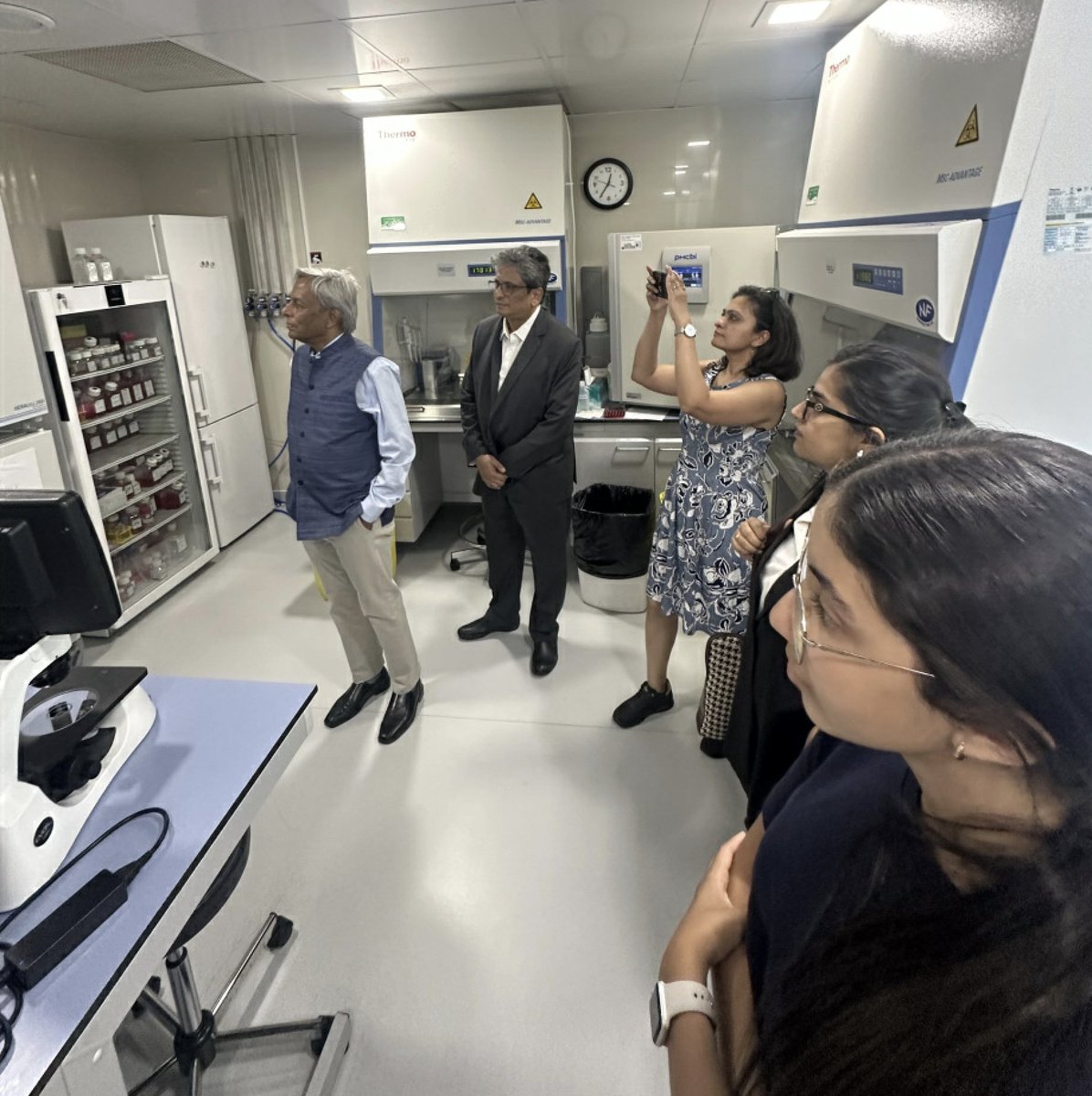 GvtMonaco's tweet photo. Visite du Centre Scientifique de Monaco par une délégation de Ashoka University de Delhi

A la suite d’une visite effectuée par l’Ambassade de Monaco en Inde auprès de Ashoka University, une délégation de cette université s’est rendue en Principauté pour rencontrer les équipes du Centre Scientifique de Monaco.

Ashoka University est l’une des structures d’enseignement supérieur les plus réputées d’Inde, établie à Delhi.

La délégation accueillie à Monaco était conduite par le Vice-Chancelier M. Somak Raychaudhury. Elle était composée d’enseignants chercheurs intéressés par les domaines de compétences du Centre Scientifique de Monaco.

Après ces échanges, les contacts se poursuivront avec l’établissement éventuel de liens plus forts entre les deux institutions.

© DR