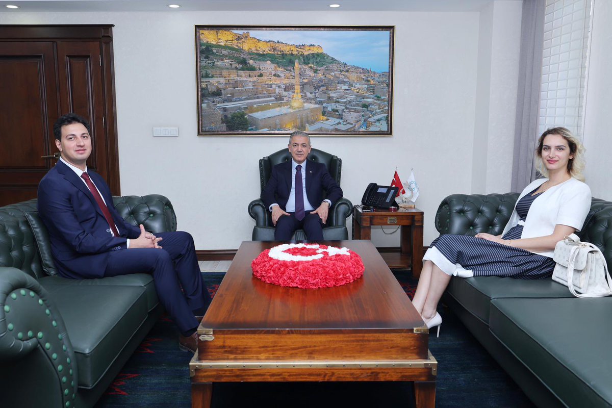 Mardin_Valiligi's tweet photo. HSK Kararnamesi ile Kızıltepe'den Edirne Cumhuriyet Başsavcı Vekilliğine atanan Cumhuriyet Başsavcı Vekili Alican Gümüş ile Hakim Kübra Deveci Gümüş, Valimiz Sayın @tuncay_akkoyun 'a ziyarette bulundular.

@iletisim 
@TC_icisleri https://t.co/UdlvN5jFTq