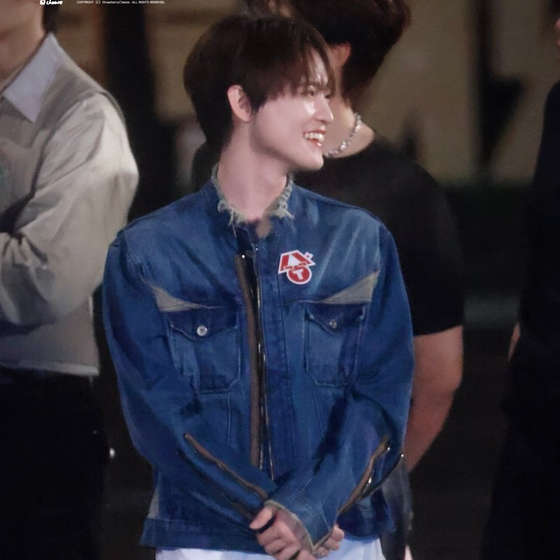 celeb_wish_list's tweet photo. ❏ WHO : #NCTDREAM #엔시티드림 #천러
❏ WHERE : 중국 예능
❏ BRAND : #RSSC #알에스에스씨
❏ ITEM : STRIPE MIXED DENIM TRUCKER JACKET - DENIM
❏ 출처 : 팬X Strawberry CL https://t.co/0n3BetMwgz