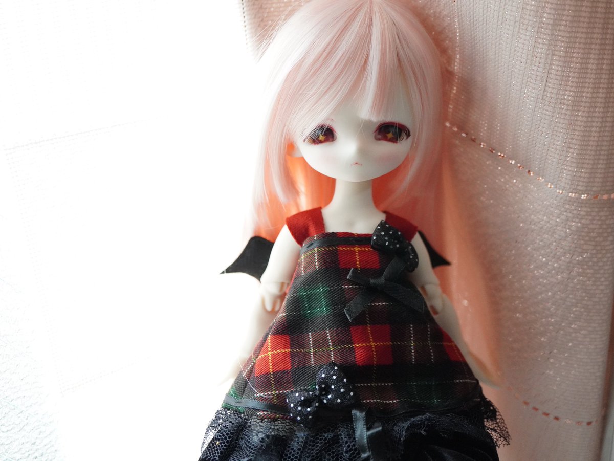 Usamoru33's tweet photo. 今日はお休みだったので一日中ダラダラしようと思ってたん���けど、雨がやんだので窓辺で撮影会になりました😚
#ドール　#ドールオーナーさんと繋がりたい https://t.co/KpWsDgpsPV