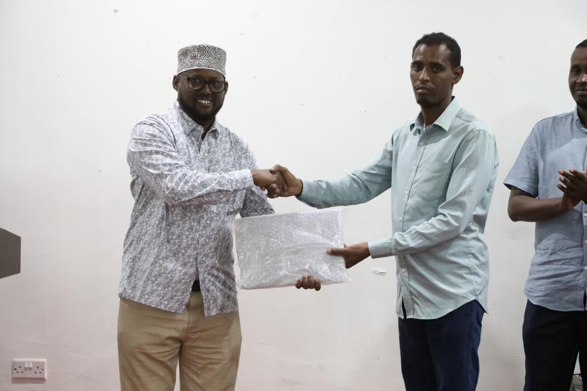 FCDCKenya's tweet photo. MANDERA STRENGTHENS DIGITAL LEARNING WITH SECOND COHORT OF ICT CHAMPIONS
“You should not put material gains at the heart of ICT-integrated lessons, but rather the lives of these innocent children who have no digital stimulation opportunities at home, yet are expected to compete globally.”- TSC County Director, Mr. Yakub Issack.

His remarks set the tone for the two-day training of Mandera’s second cohort of school-based ICT Champions, a continuation of a growing county-wide effort to strengthen digital learning.

This cohort builds on the success of the first cohort of ICT Champions, who now form a strong talent pool of teachers already delivering ICT-integrated lessons, mentoring peers, and sustaining digital learning practices within their schools.

Opening the training, FCDC Deputy CEO, Mrs. Tamima Ali, reminded teachers that technology is no longer optional, urging them to see themselves as key drivers of opportunity for learners who depend on schools for digital exposure. She emphasized that impact will be measured by how far learners are empowered, not just by training completed.

Chief Officer for Education, Dr. Abdikadir Adan, reaffirmed the County Government’s commitment to embedding digital skills in learning, noting their importance for preparing learners for life beyond the classroom.

The training focused on strengthening teachers’ skills in the @RaspberryPi_org Kenya Computing Curriculum, improving classroom delivery and peer learning among ICT Champions.
Mandera continues to invest in teachers as the bridge to a more inclusive, future-ready education system.
#ManderaDigitalLearning #ICTChampions #RPFKenya #FCDC #EducationTransformation #DigitalInclusion