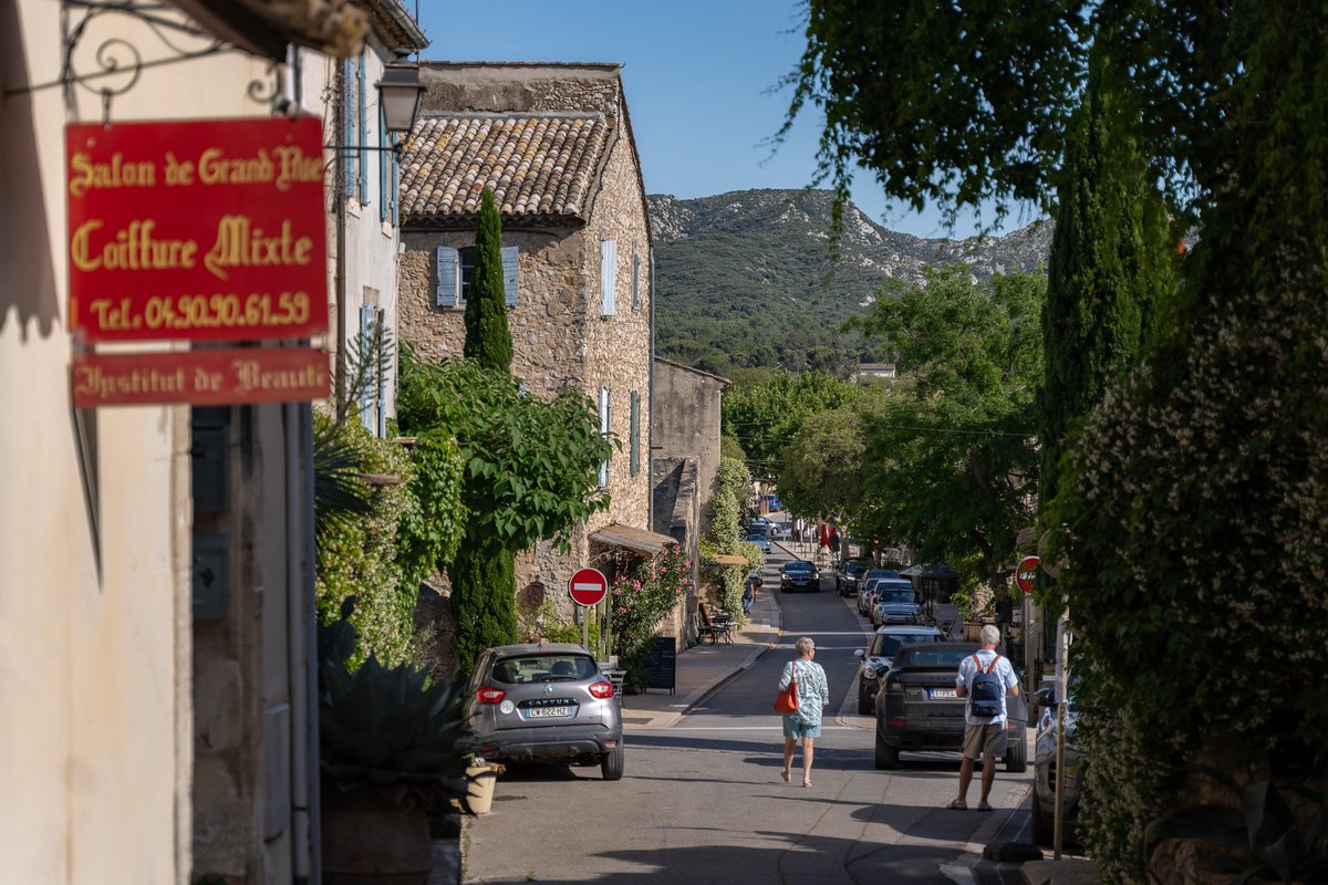 happylittletrav's tweet photo. NEW. Have you heard about Eygalieres? This charming hilltop village in Provence completely enchanted us with its peaceful atmosphere, gorgeous stone streets, and breathtaking Alpilles views💎🌿

Explore Eygalieres ➡️ https://t.co/FzzyrnWNBx

#traveling #travelblogger #provence https://t.co/nAfRIjtyC5