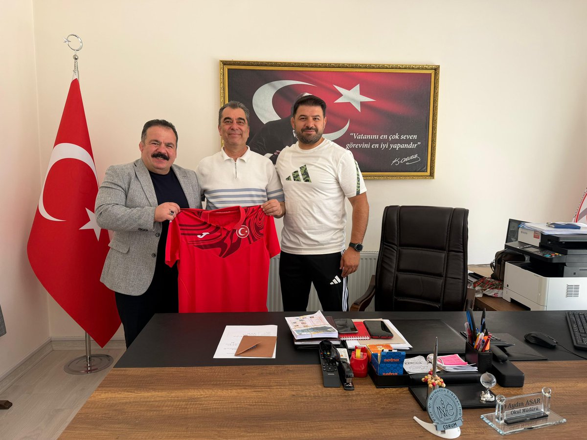 tiesfed's tweet photo. Çorum’da düzenlenen İşitme Engelliler Türkiye Güreş Şampiyonamız kapsamında, Federasyon Başkanımız Sayın Dursun Gözel, Prof. Dr. Necmettin Erbakan İmam Hatip Ortaokulu Müdürü Sayın Aydın Asar’ı ziyaret etti. 

Ziyaret kapsamında Başkanımız, öğrencilerle bir araya geldi. https://t.co/tf5YUUnQTQ