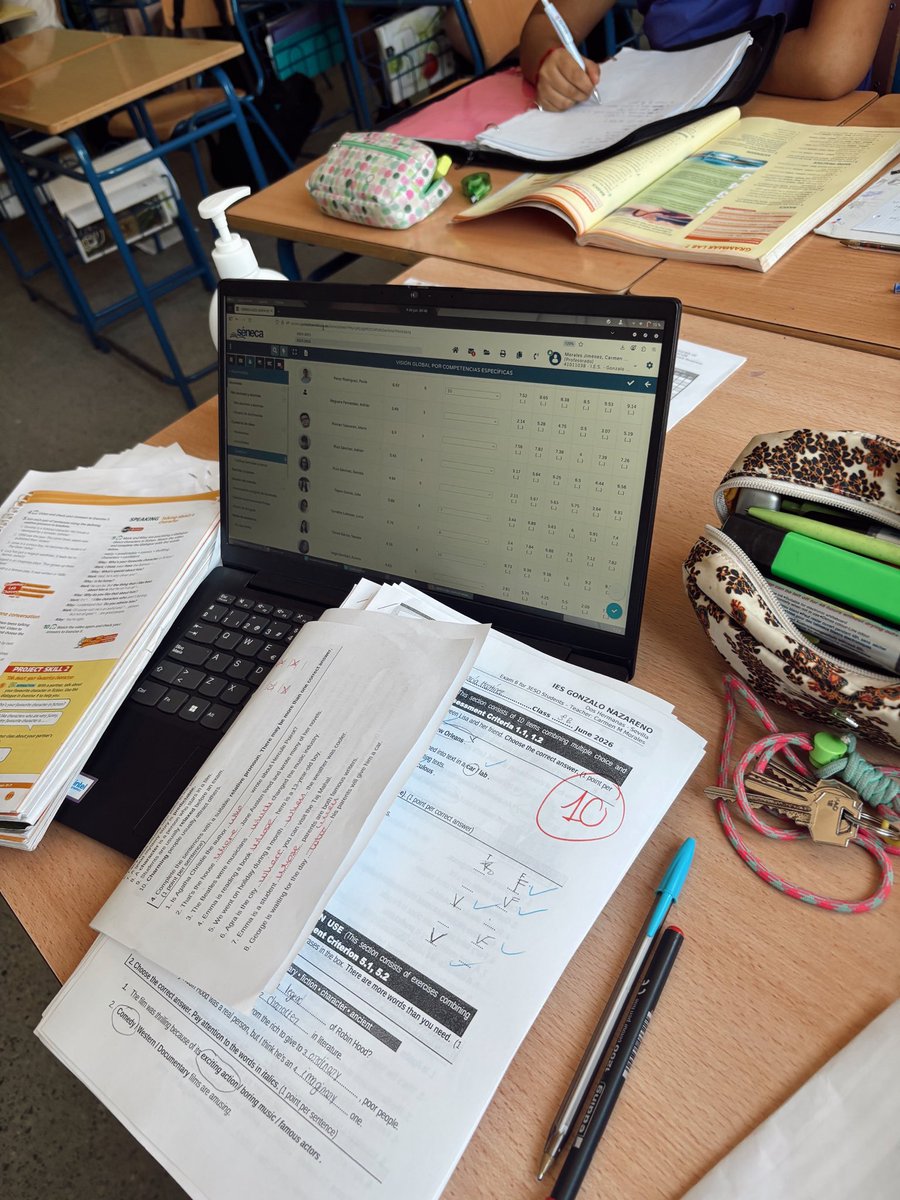 carmenmJB's tweet photo. mix de final de curso 🤙🏽 https://t.co/2juXRqIL8j