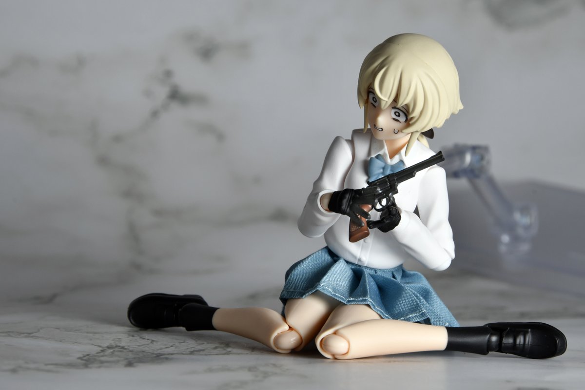 LittleArmory's tweet photo. 【#リトルアーモリー 新製品】
リボルバーセットB

コンバットマグナムとチーフスペシャルを1/12スケールで再現した10挺セット！
シリンダーオープンやホルスター収納状態なども部品セレクトで再現可能。

歴史的リボルバー拳銃を指先サイズでご堪能ください。箱絵は、daito氏が担当🖌️大泉練です🧪 https://t.co/WIrNc30Ulf
