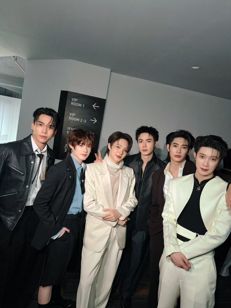 iLeang21's tweet photo. แก๊งนิ่งเฮียรียูเนี่ยน เอ๊ะหรือจะนิ่งเฮีย 3 you 🫢

DMD THE RISE CONTINUES 
#DMDLINEUP2026 https://t.co/n7tmzJHYG3