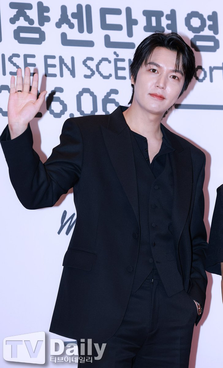 minhozpayel's tweet photo. Our Man is back on Red Carpet 😍
And he can't be more Glamorous 🖤✨️

#LeeMinHo #이민호 #MSFF2026 https://t.co/tyScFWL32U