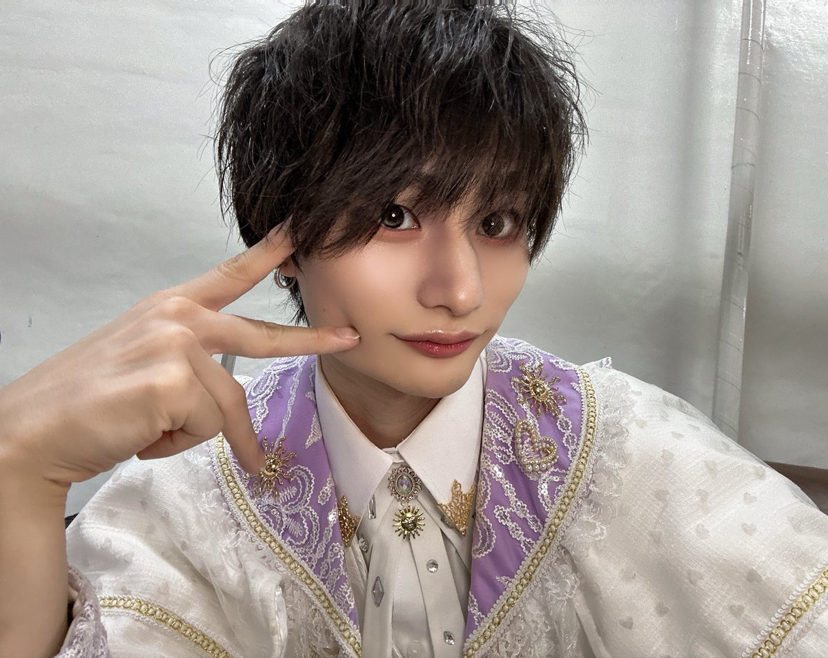 sunao_harekoi's tweet photo. 6月17日🦊
新宿WALLYありがと！！
久々のLIVE、久々のでびすなです👿
満を持しましたね笑笑
necessaryが撮影可能曲で、緊張して手をぶるぶる振るわせながらエスコートしてました💦
次からはちゃんとジェントルマンになってやります🫡

次は20日、渋谷magnetです✨
6月も後半戦、ワールドカップ超えよ！ https://t.co/3bwE4BGlz6