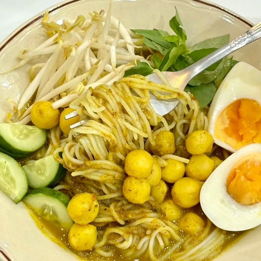 Jaew_Review's tweet photo. ผงน้ำยาขนมจีนปลาเสียบ สูตรแกงใต้แท้ๆ ทำง่ายมากกเทผงใส่ในน้ำเดือดใส่ลูกชิ้นจบ ไม่ต้องหาซื้อกะทิมาใส่เพิ่มเลย กลิ่นหอม เผ็ด เค็มนัว กินแนมกับผักคือแซ่บๆเลยหละ ซองหลักสิบทำทีเดียวกินได้ทั้งบ้าน!