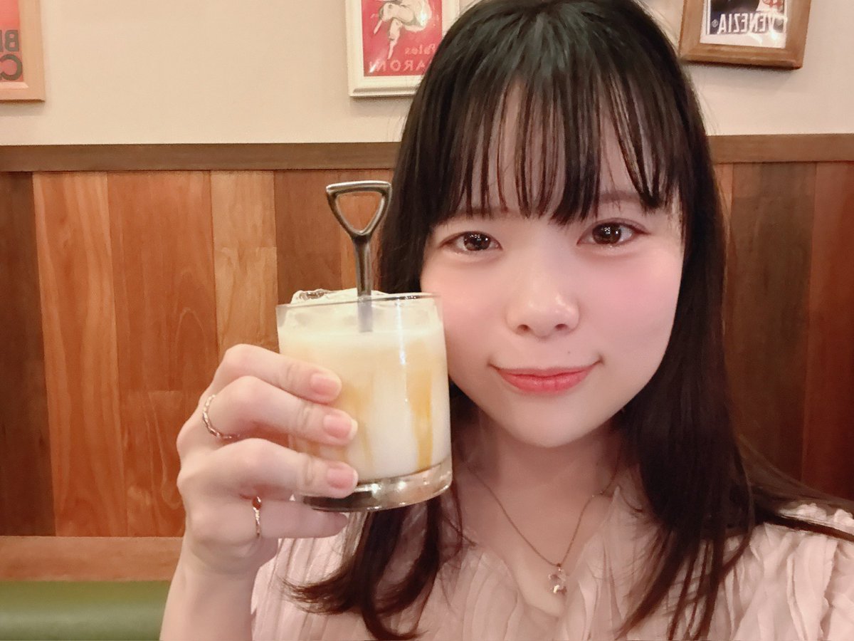 natsu29megu's tweet photo. 先日仲良し3人組で女子飲み会したんですが、アヒージョの油飲みながらお酒飲むのが最高でした🦐🥂𓈒𓏸︎︎︎︎

お酒も種類豊富で甘くて美味しいのが多かったので幸せすぎて🥹💕

ちなみにこちら２軒目だったので若干できあがった顔してます( ¯ᵕ¯ ) https://t.co/t5bmghVbae