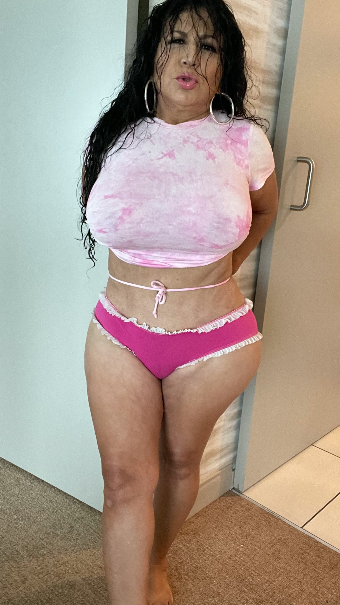 Keep it hard this summer 💋 https://t.co/cuue077oMB