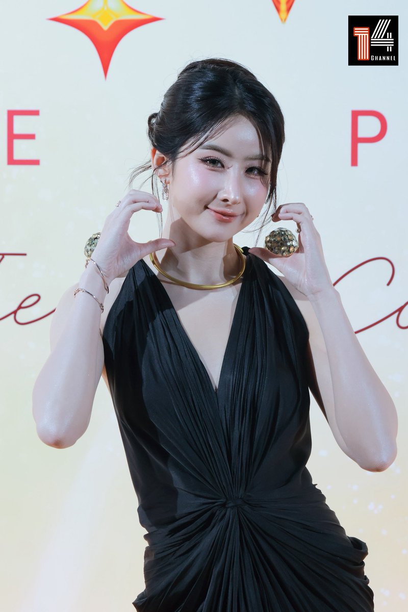 fourteenchannel's tweet photo. "โยโกะ อาภัสรา" ร่วมเดิน GOLDEN AMBER CARPET ในงาน "DMD LINE UP 2026 THE RISE CONTINUES"✨🧡

APASRA NEXT CHAPTER
#YokoLineUp2026

#Yokoapasra #โยโกะอาภัสรา
#DMDLINEUP2026 https://t.co/neuVGZ5wks
