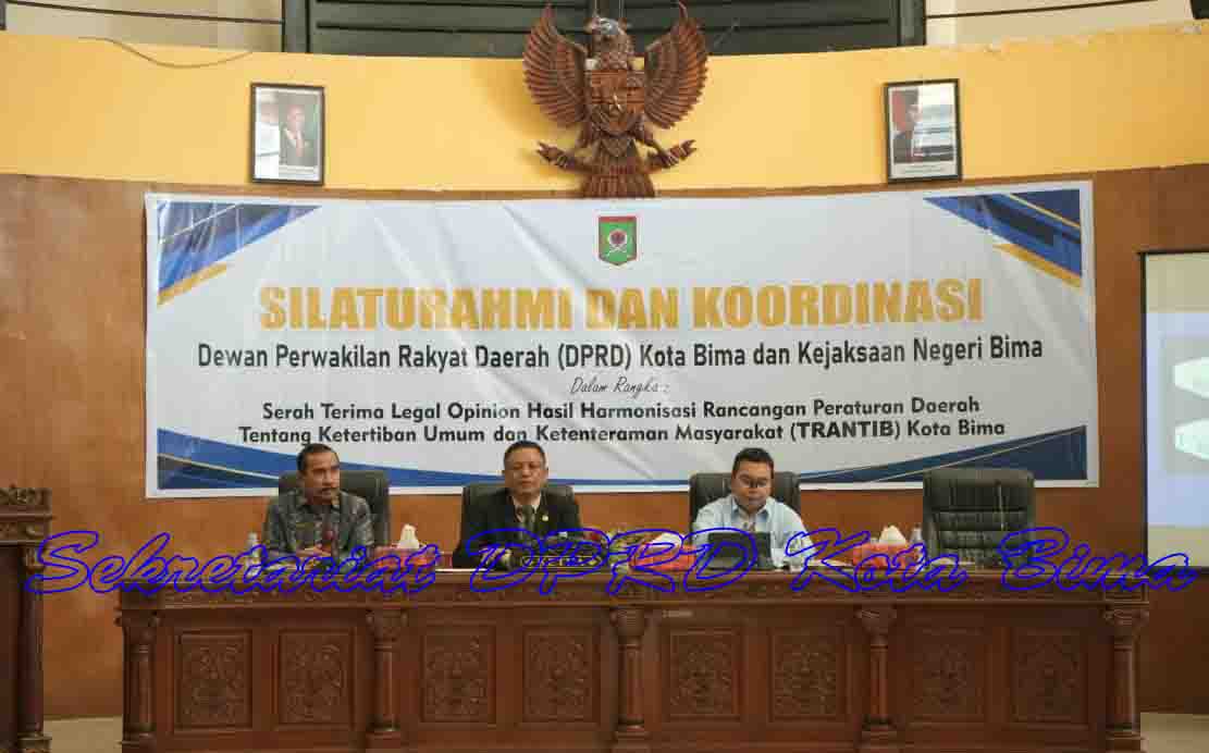 Setwankotabima's tweet photo. DPRD Kota Bima Terima Legal Opinion Kejaksaan Negeri Bima, Perkuat Harmonisasi Perda Trantib dengan KUHP Nasional Baru.

Lanjutbaca ;https://t.co/qUkzwhpNAs

📸 Foto / 🖋️ Editor: dian
 ✍️ Adm:@Setwankotabima 
 📰 Sumber:Sekretariat DPRD Kota Bima https://t.co/PH9QpVWZzP
